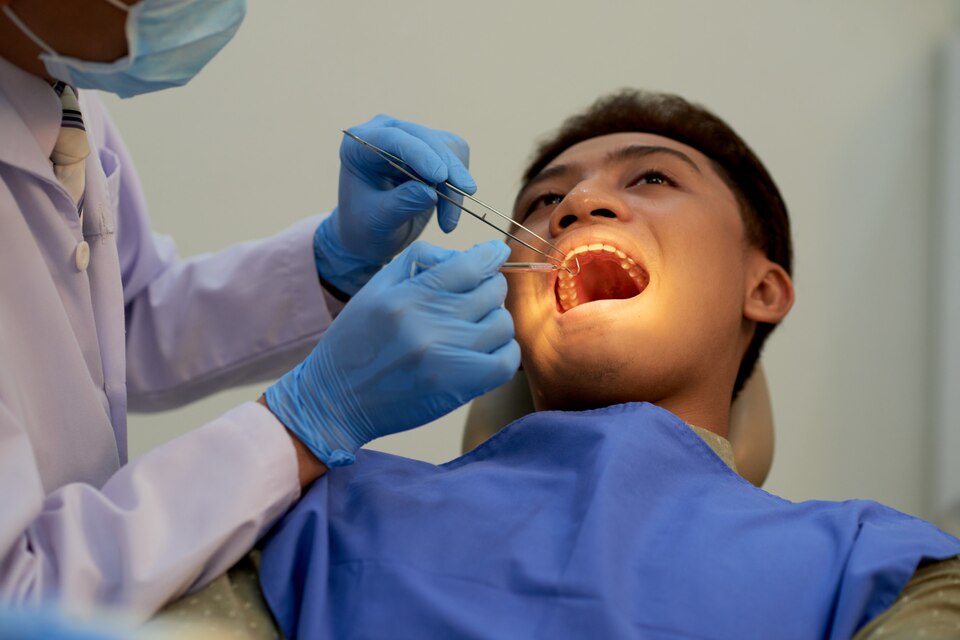 Kenapa Harus Tambal Gigi di B Fresh Dental Care?